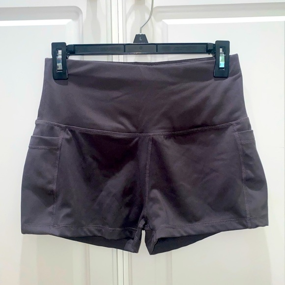 Amazon Pants - Women’s Large Gray Shorts w Side Pockets